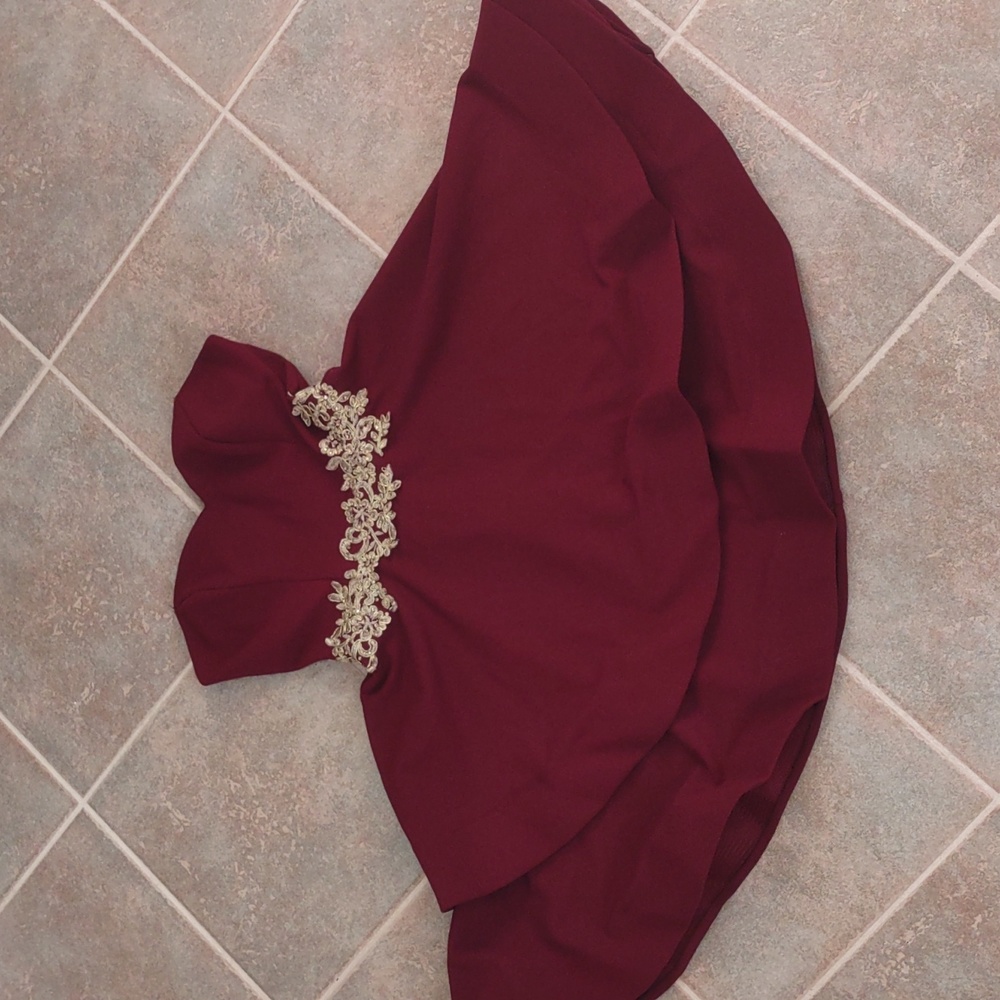 B. Darlin Junior cocktail dress Burgundy color gold accent size 0